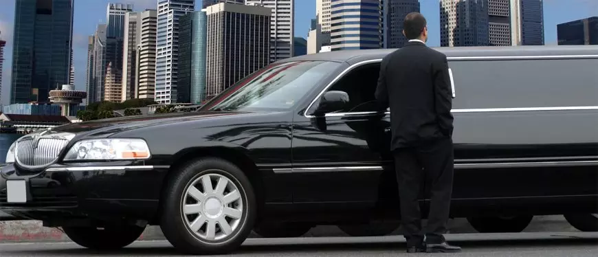 Hiring a Limo car service to Logan Airport Boston, MA